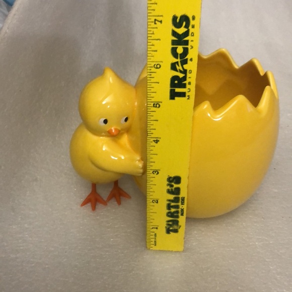 Yellow Chick with and egg shells decor/pot - Picture 11 of 12